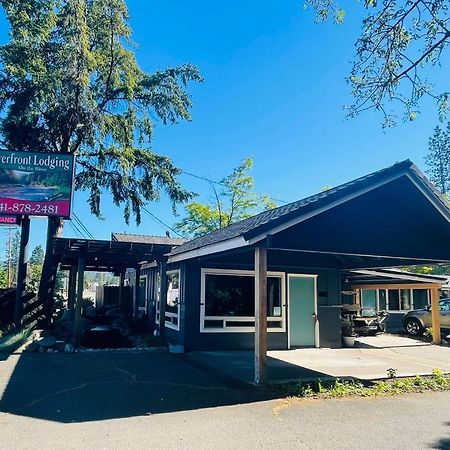 Riverfront Lodging Shady Cove Exterior foto