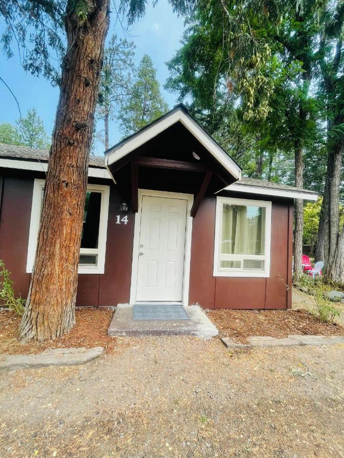 Riverfront Lodging Shady Cove Exterior foto