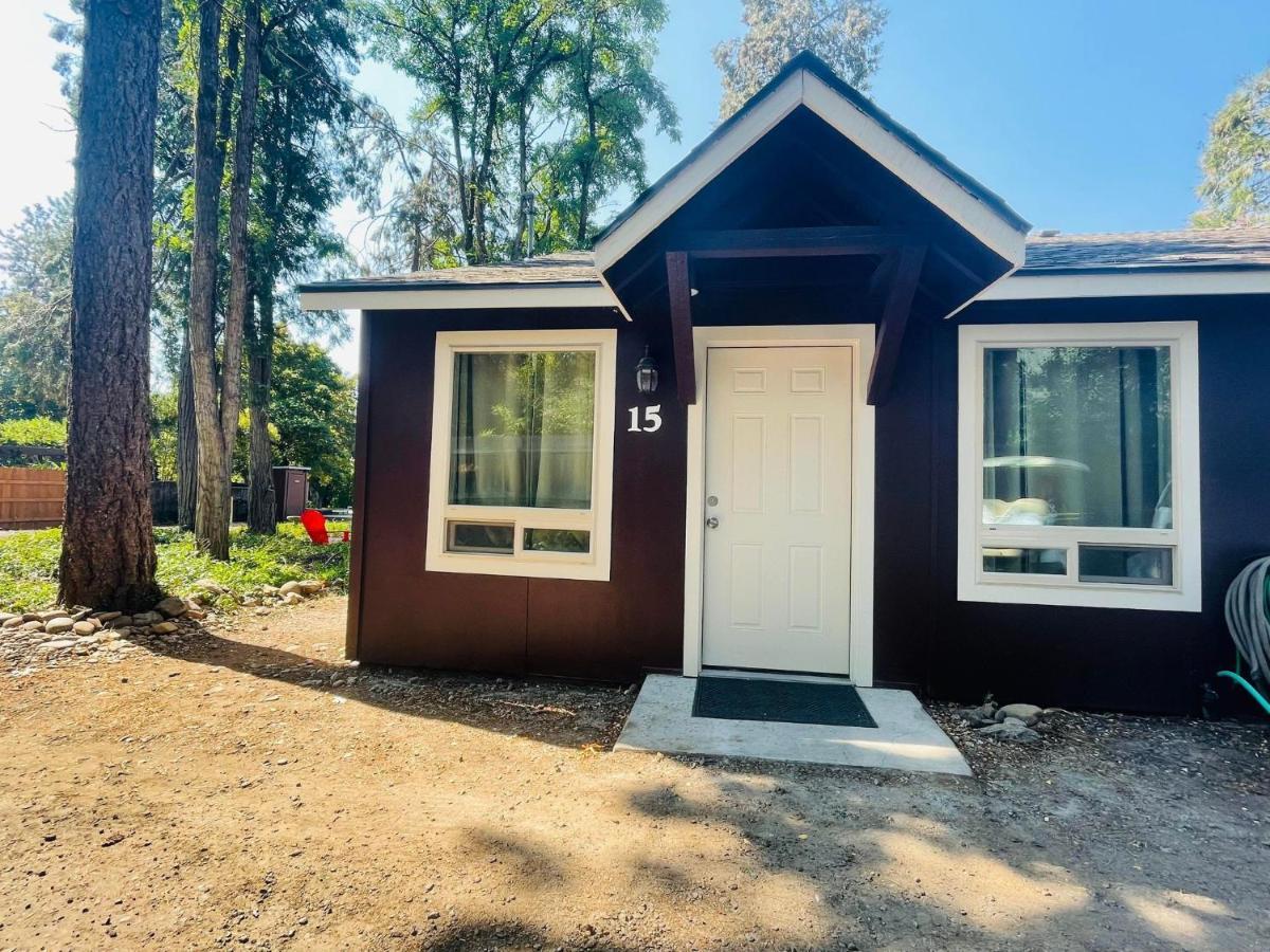 Riverfront Lodging Shady Cove Exterior foto