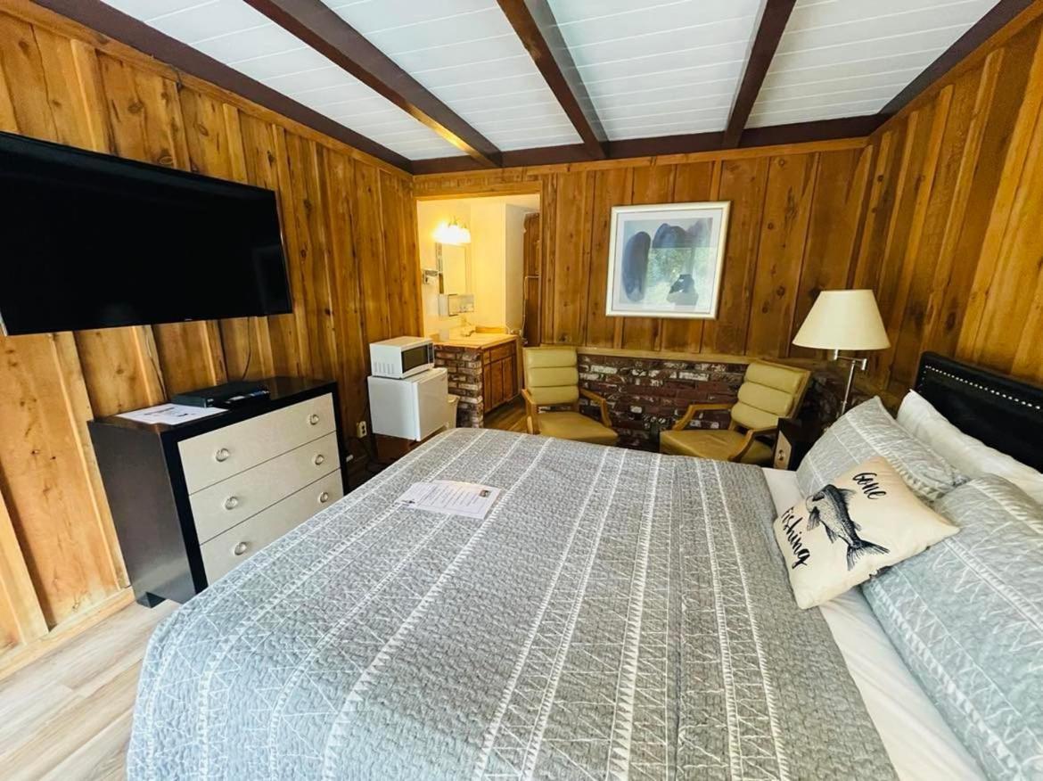 Riverfront Lodging Shady Cove Exterior foto