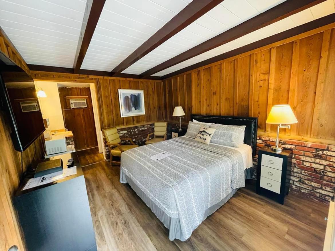 Riverfront Lodging Shady Cove Exterior foto