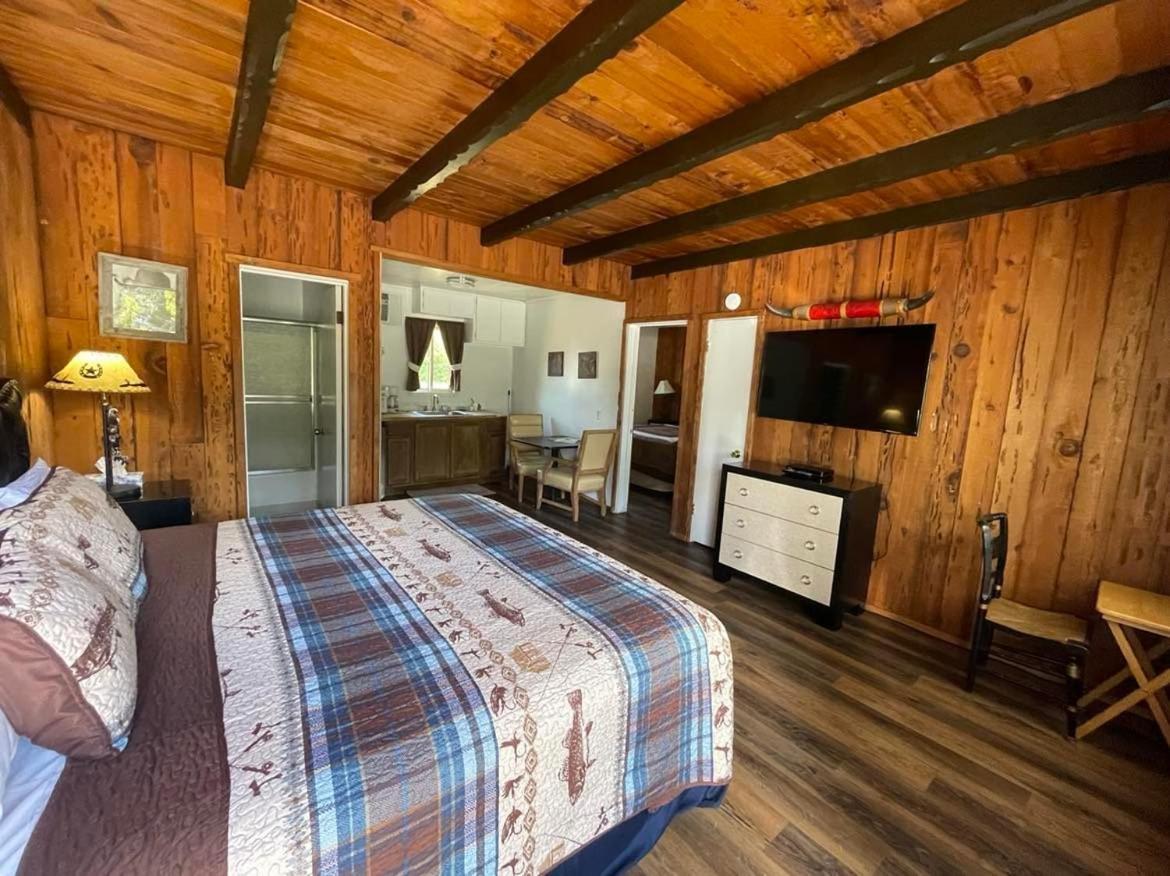 Riverfront Lodging Shady Cove Exterior foto