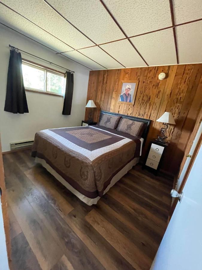 Riverfront Lodging Shady Cove Exterior foto
